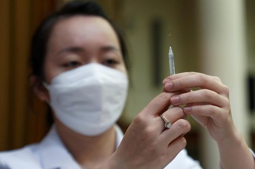 Nghiên cứu đề xuất tiêm vaccine dịch vụ, không di chuyển F0 ra ngoài