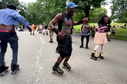 Dân New York trượt patin để giảm căng thẳng