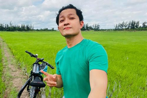 Người miệt mài cắt 20 tấn rau muống cho bệnh viện dã chiến TP.HCM
