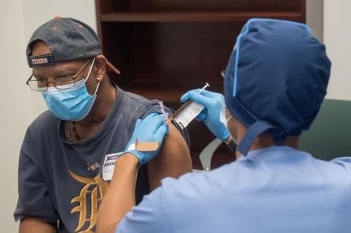 CDC Mỹ phê chuẩn tiêm liều bổ sung phòng Covid-19