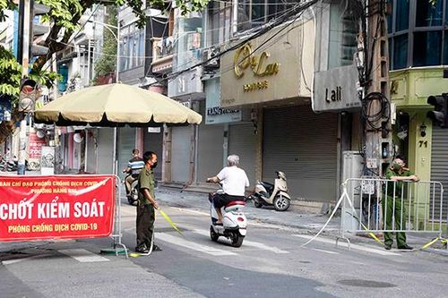 Hà Nội: 24h xử phạt 900 trường hợp vi phạm quy định phòng dịch Covid-19