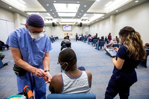 Canada sẽ yêu cầu nhân viên khu vực công tiêm vaccine ngừa Covid-19