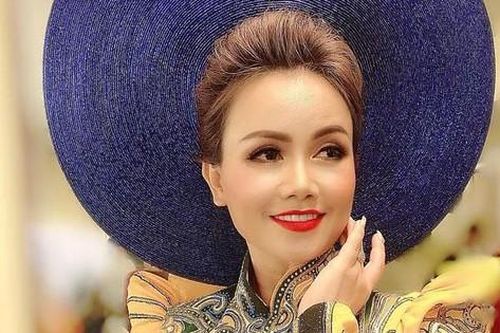 'Choáng váng' trước phản ứng của con gái diễn viên Hoàng Yến trước việc mẹ có 4 đời chồng