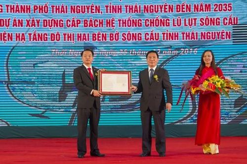 Ai phải chịu trách nhiệm trong việc ban hành 2 nghị quyết về dự án chống lũ sông Cầu 'không đúng thẩm quyền'?