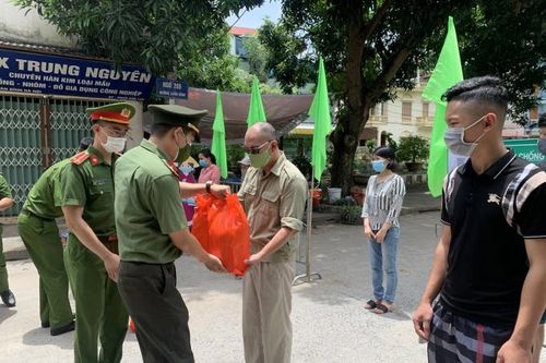 Tuổi trẻ Công an Thủ đô hỗ trợ 1.000 người lao động ngoại tỉnh có hoàn cảnh khó khăn