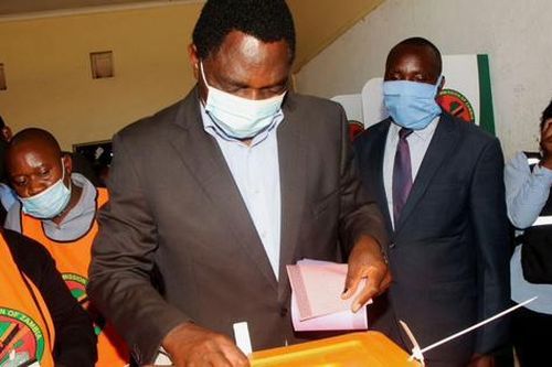 Lãnh đạo đối lập Hichilema tạm dẫn đầu cuộc bầu cử Tổng thống Zambia