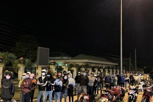 Có tên trong danh sách về quê, sản phụ sắp sinh mừng phát khóc