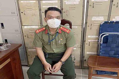 Giả công an 'thông chốt' ở TP.HCM còn lên mạng đăng tin sai sự thật