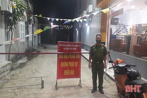 Hà Tĩnh: Thực hiện cách ly xã hội 2.335 hộ dân ở thị trấn Cẩm Xuyên
