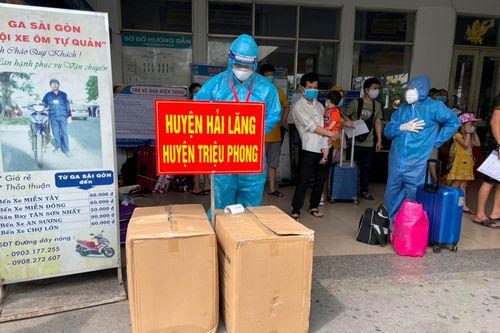 Đoàn tàu chuyên biệt đưa 420 hành khách từ TP.HCM về Quảng Trị