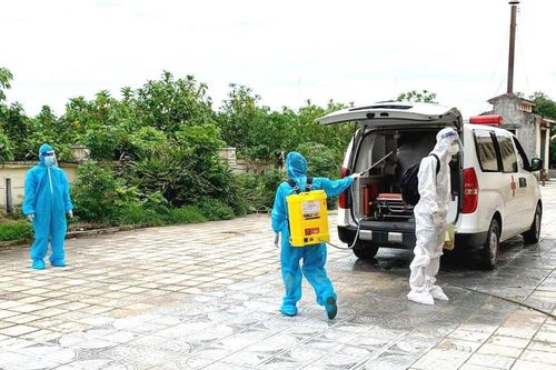 Tuyệt đối không phun khử khuẩn lên người bệnh nhân