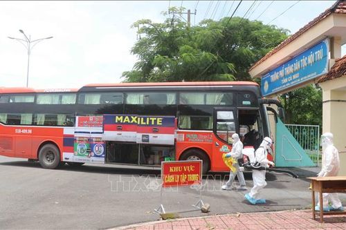 Dịch COVID-19: Cà Mau đón 93 người đặc biệt khó khăn về quê