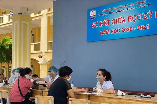 Đẩy nhanh tiêm vaccine phòng COVID-19, không quên an toàn phòng dịch