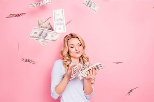 Vì sao dân mạng nghiện xem người giàu khoe của?