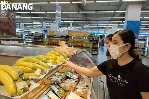 Siêu thị sẵn sàng cung ứng thực phẩm cho 7 ngày siết chặt biện pháp phòng dịch