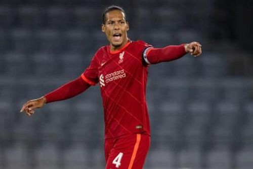Liverpool 'trói chân' đội trưởng Van Dijk