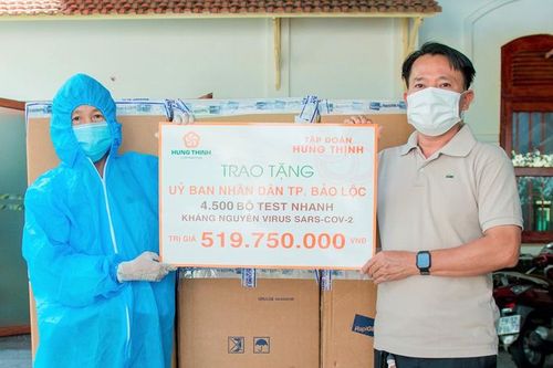 Tập đoàn Hưng Thịnh tiếp tục trao tặng 15.000 bộ test nhanh SARS-CoV-2