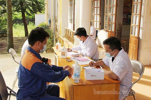 Các điểm test nhanh COVID-19: Nỗ lực chặn dịch, thông xe