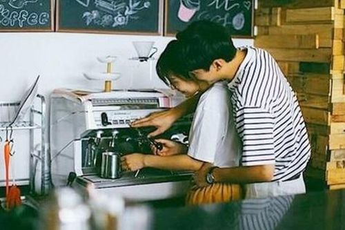 Nếu mỗi sáng người đàn ông luôn muốn làm 5 việc này, xin chúc mừng, bạn là người vợ may mắn mà anh ấy sẽ không bao giờ phản bội!