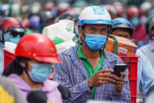 Xả chốt chặn cầu Bình Triệu do ùn ứ khi khai báo di chuyển nội địa