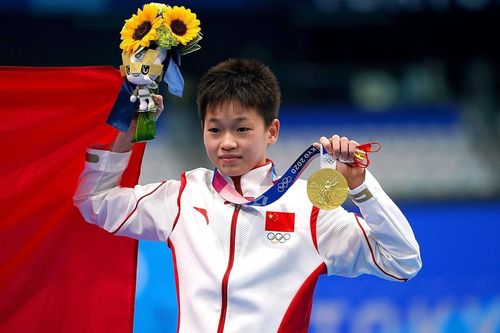 Cô bé 14 tuổi thành em gái quốc dân ở Trung Quốc sau Olympic Tokyo