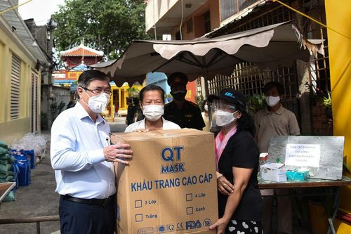 TP.HCM hỗ trợ tiền trọ, lương thực cho người dân gặp khó khăn