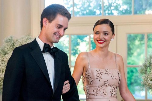 Vợ chồng Miranda Kerr nghỉ dưỡng trên du thuyền 250 triệu USD