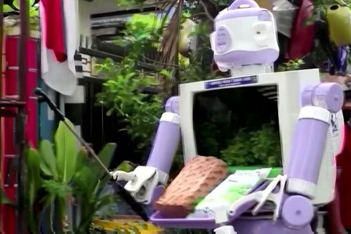 Robot giao thức ăn cho người cách ly ở Indonesia