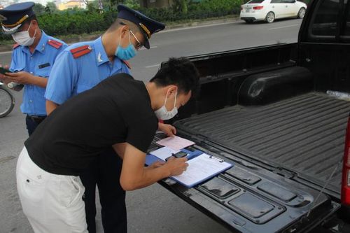 Hà Nội: Kiểm soát chặt chẽ các xe có gắn 'luồng xanh'