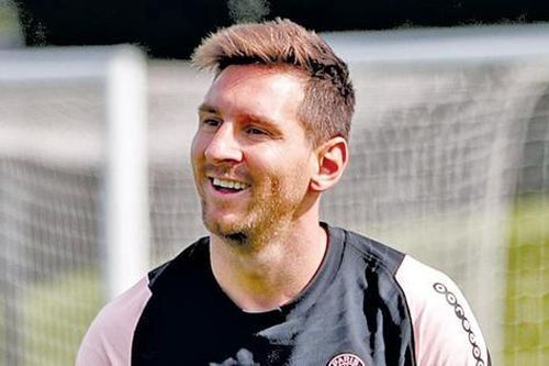 Barca còn nợ Messi 52 triệu euro