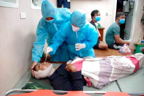 Tàu thu mua hải sản chìm trên biển Quảng Trị, 2 thuyền viên mất tích