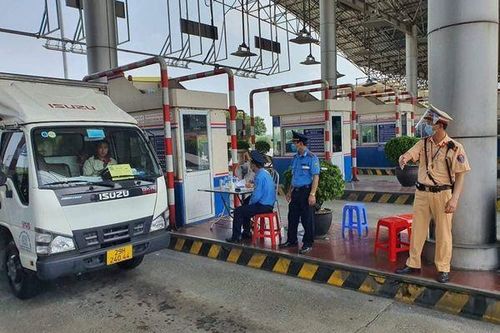 Hơn 2.500 lượt phương tiện quay đầu ở 23 chốt kiểm dịch ra vào Hà Nội