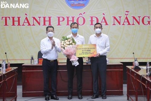 Tập đoàn Sun Group ủng hộ thành phố Đà Nẵng 45 tỷ đồng