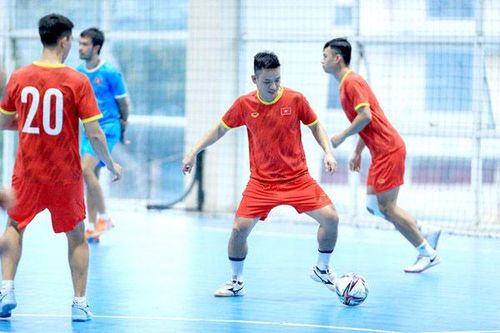 Giữa đại dịch, bóng đá dồn dập nhiệm vụ quốc tế