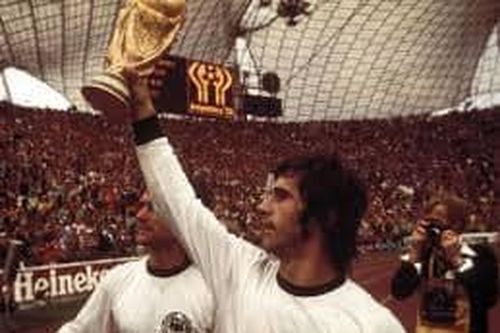 Vĩnh biệt Gerd Muller, chân sút vĩ đại!