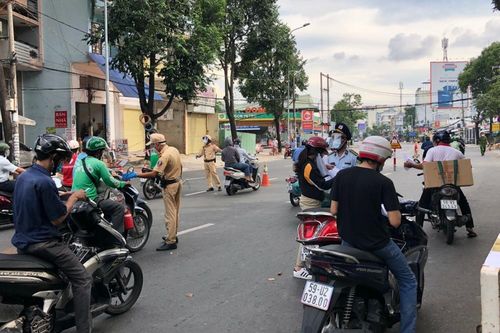 TP.HCM: Nhiều chốt kiểm soát dịch tạm dừng khai báo 'di biến động dân cư'