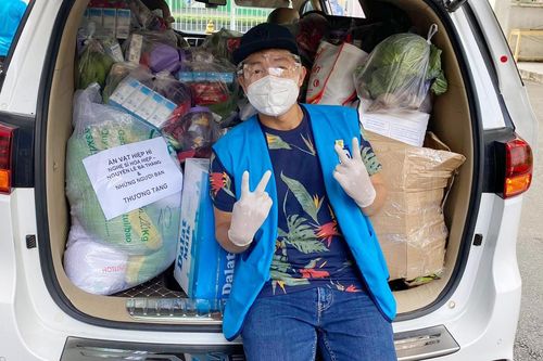 Hòa Hiệp, Phương Thanh hỗ trợ người dân ở Bình Dương