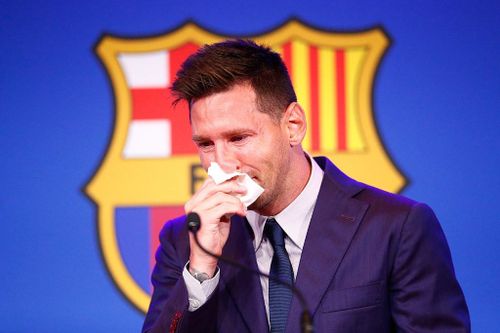 Khăn giấy lau nước mũi của Messi được rao bán với giá 10.000 USD