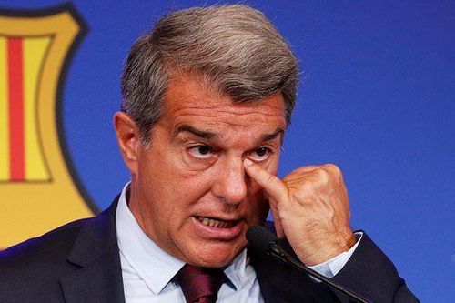 Người hâm mộ Barca phản đối Laporta