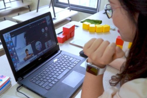 Học online gần hai tuần vẫn chưa có sách giáo khoa