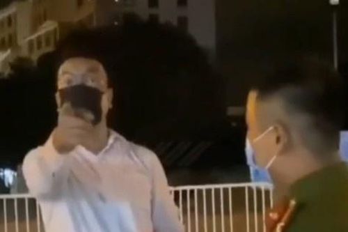 Tự xưng 'tiến sĩ VTV', làm loạn chốt kiểm dịch