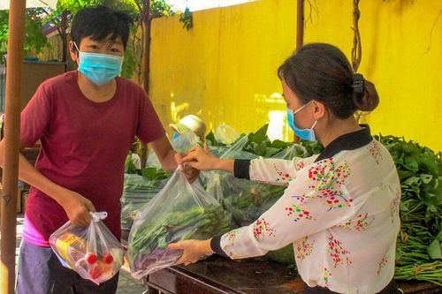 Phiên chợ 0 đồng giúp hơn 1.500 người dân Hội An trong dịch