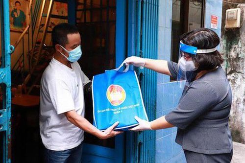TP Hồ Chí Minh: Chuẩn bị 1 triệu 'túi an sinh' hỗ trợ dân nghèo gặp khó