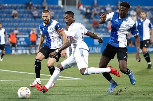 Real Madrid đại thắng Alaves 4-1: Giá trị của Alaba
