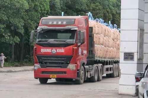 Lực lượng chức năng Hà Nam 'cho phép' xe quá khổ, quá tải hoạt động rầm rộ?
