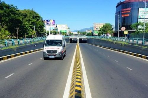 Đường phố Đà Nẵng 'bất động' trong ngày đầu 'phong thành'