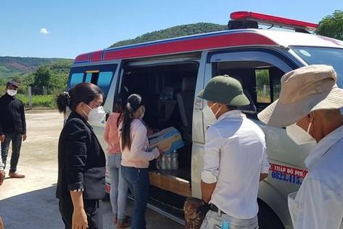 Phú Yên và Quảng Ngãi đón an toàn 13 người dân H're đi bộ về quê