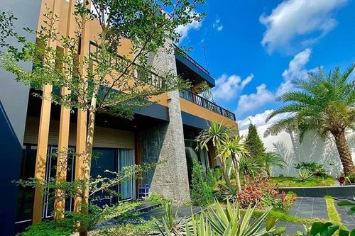 Khám phá ngôi nhà xây trên diện tích đất 900m2, đủ phòng gym, bể bơi