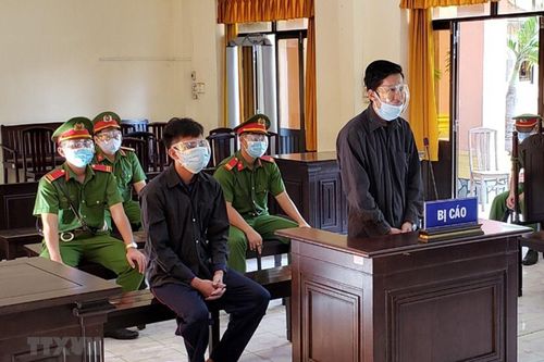 30 tháng tù giam cho hai đối tượng 'thông chốt,' đánh công an