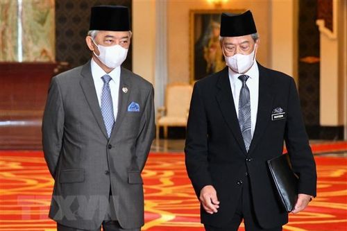 Nội các Malaysia do Thủ tướng Yassin đứng đầu đệ đơn từ chức